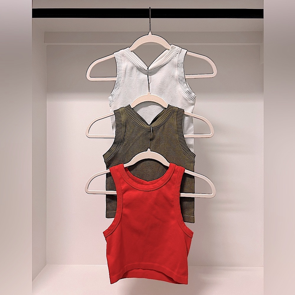 Cute pack of 3 forever 21 crop tops - orange, white, and green!